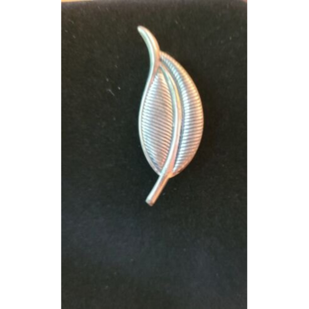 925 Sterling Silver Vintage Jewelart Leaf Striped Pin Brooch